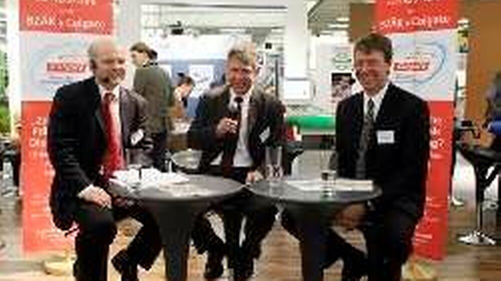 IDS-Talkrunde: mit Michael Warncke (Colgate), Egbert Maibach-Nagel (zm) und Dr. Dietmar Oesterreich (BZÄK – v.l.n.r.)