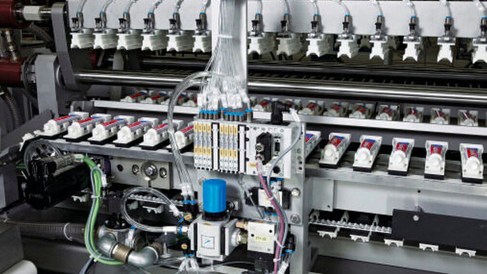 Moderne Abfüllanlagen können bis zu 45 000 Tuben in der Stunde abfüllen. |