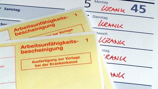 Arbeitsunfähigkeitsbescheinigung, Krankmeldung, Arbeitsunfähigkeit, Krankheit, Arzt, Doktor, Vorlage, Arbeitgeber, Krankenkasse, Kalender, krank, gesund, Genesung, Grippe, Fehlzeiten, gelber Urlaubsschein, Bescheinigung, Attest, Hamburg, Januar 2013, Bild Nr.: N42375