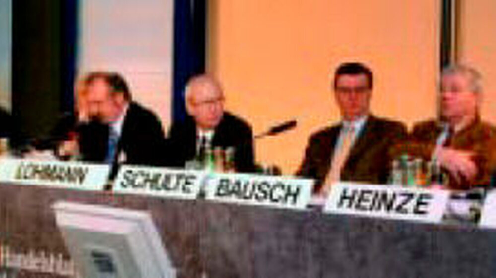 Geballte Kompetenz im Gesundheitswesen: Das Podium des „Handelsblatt- Gesundheitskongress Health 2003“.