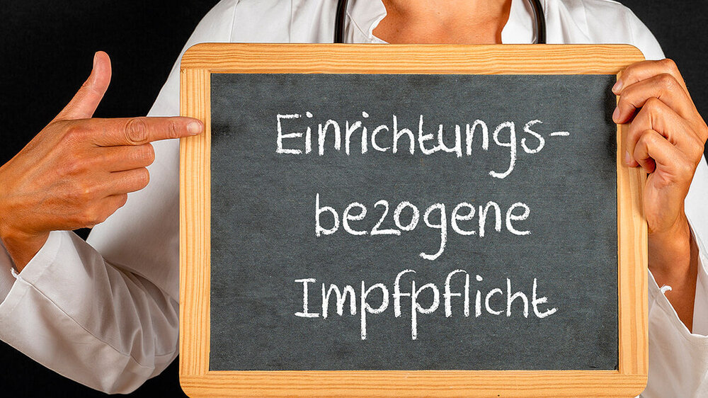 Die einrichtungsbezogene Impfpflicht besteht bis zum Jahresende weiter. Unterschiede macht der Tätigkeitszeitraum.\r\n\r\n
