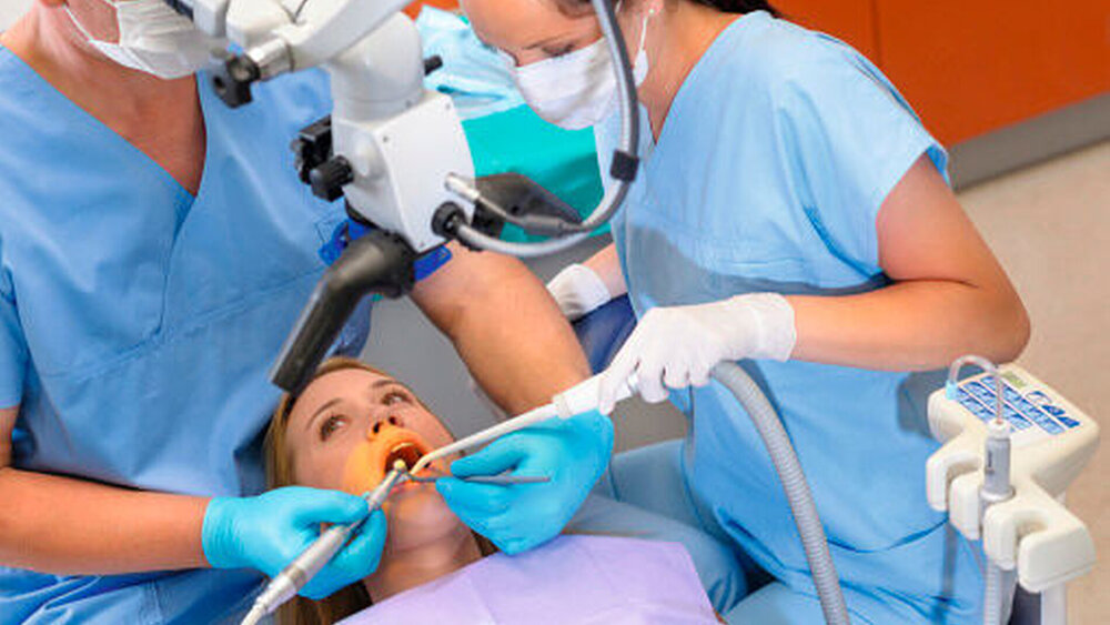 Die gute Zusammenarbeitzwischen den Zahnärzten und den -technikern in den Laboren ist die Basis für das Patientenwohl. |