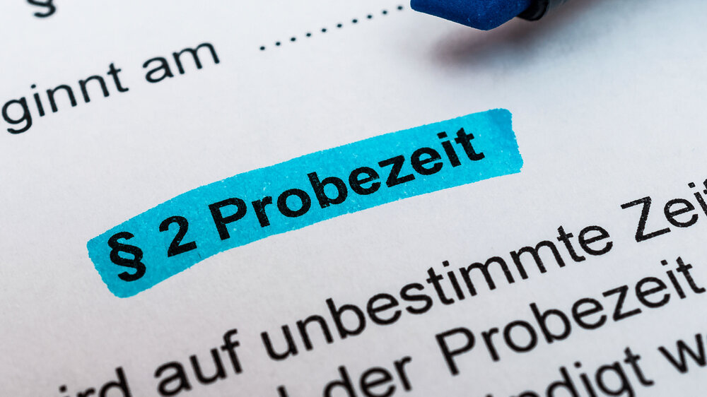 In den ersten vier Wochen eines Arbeitsverhältnisses besteht kein Anspruch auf Entgeltfortzahlung im Krankheitsfall.