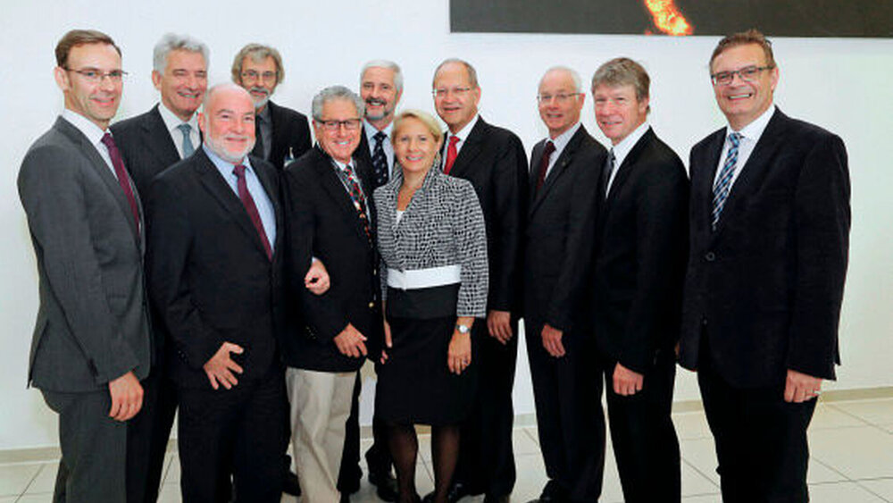 v.l.n.r.: Dr. Sebastian Ziller, Prof. Dimitris Emmanouil, Dr. Wolfgang Schmiedel, Dr. Wolfgang Jakobs, Prof. Steven Perlman, Prof. Andreas G. Schulte, Dr. Imke Kaschke, Dr. Peter Engel, Dr. Volker Holthaus, Prof. Dietmar Oesterreich, Prof. Christoph Benz |