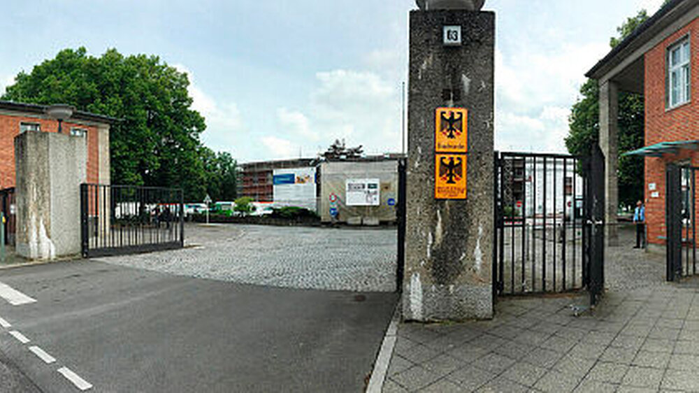 Wie in Berlin vielerorts üblich, ist auch das Bundesarchiv – Berlin Document Center derzeit als Baustelle getarnt. Hier liegt eine von zahlreichen Quellen, die im Rahmen des Forschungsprojekts analysiert werden: die zentrale Mitgliederkartei der NSDAP. |