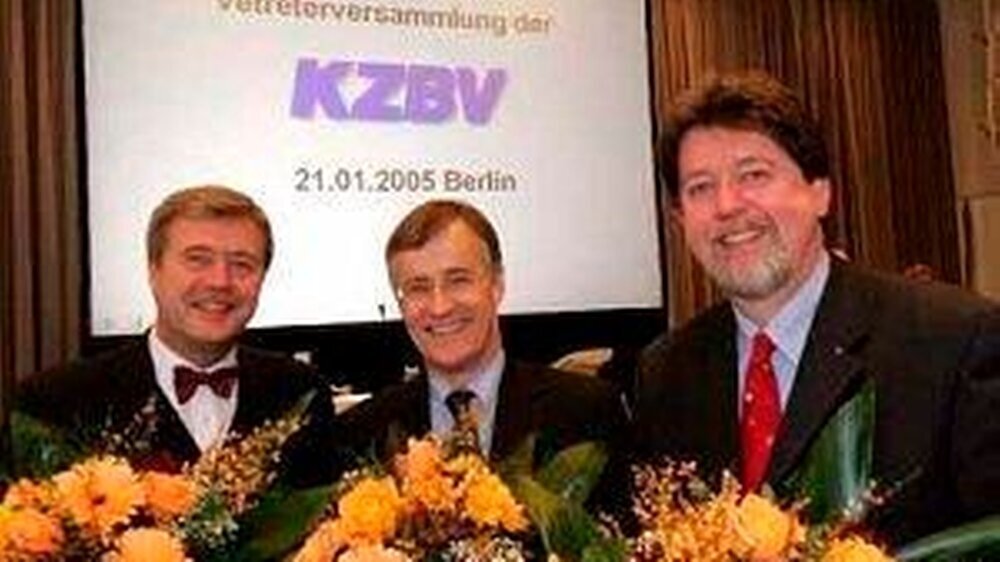 Frisch gewählt und bereit zu neuen Taten: Der KZBV-Vorstand, sprich Vize Dr. Wolfgang Eßer, Vorsitzender Dr. Jürgen Fedderwitz und Vize Dr. Günther E. Buchholz.