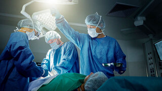 Krankenhaus: Teamwork im OP