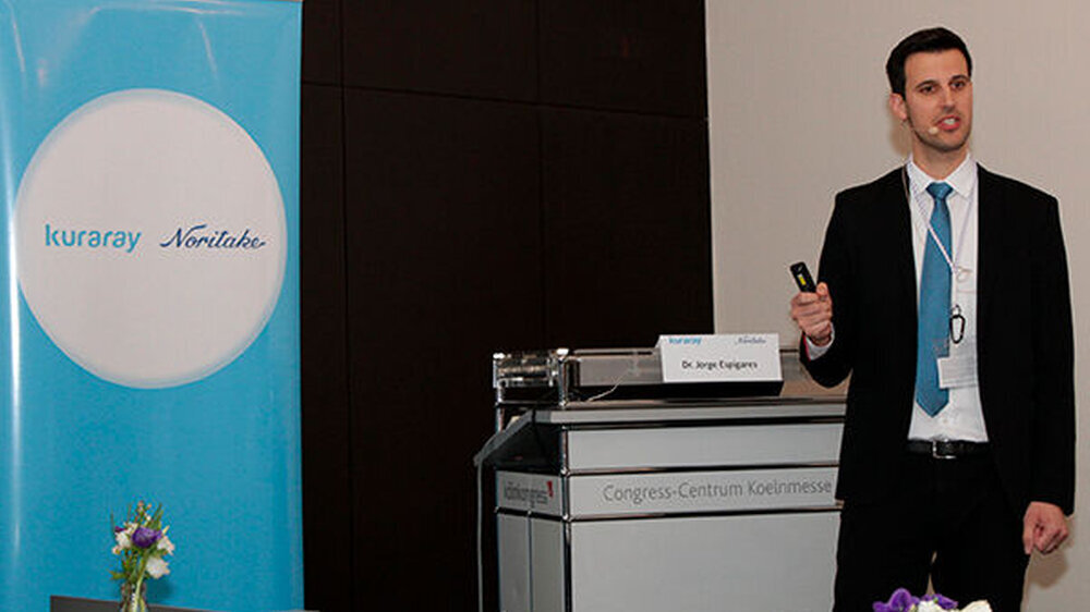 Dr. Jorge Espigares, Kurarya Noritake Dental Tokio, präsentierte den neuen Panavia SA Cement Universal.