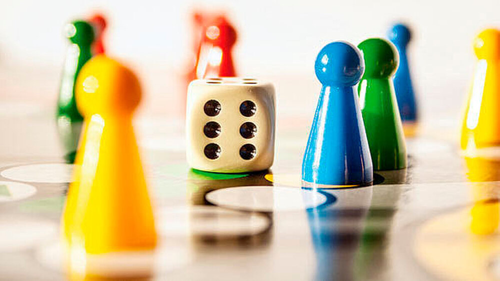 Spielverderber! Insgesamt sind 44 Prozent aller Planungsbereiche bei Hausärzten rechnerisch überversorgt, zeigt der neue WidO-Ärzteatlas. De facto gibt es jedoch eine Unterdeckung: Ein Drittel der Hausärzte ist über 60 Jahre alt und wird vermutlich auf absehbare Zeit Praxisnachfolger suchen. |