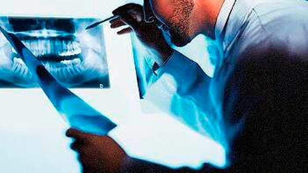 Röntgenaufnahmen sind wichtig für die Therapie-Entscheidung. Ab 1. 7. 2002 gelten für das Röntgen neue Regeln.