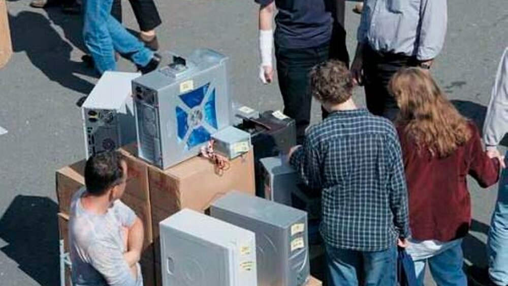 Wer nach gebrauchten Programmen Ausschau hält, muss nicht unbedingt auf den Computer-Flohmarkt gehen. Sicherer ist der Weg über den Secondhand Software-Markt.