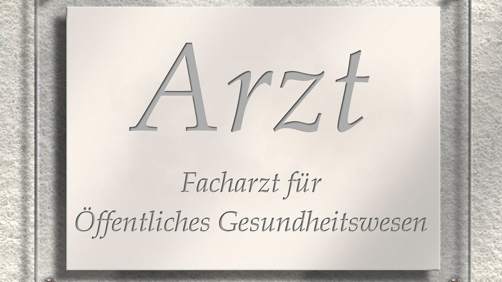 Schild: Arzt für öffentliches Gesundheitswesen