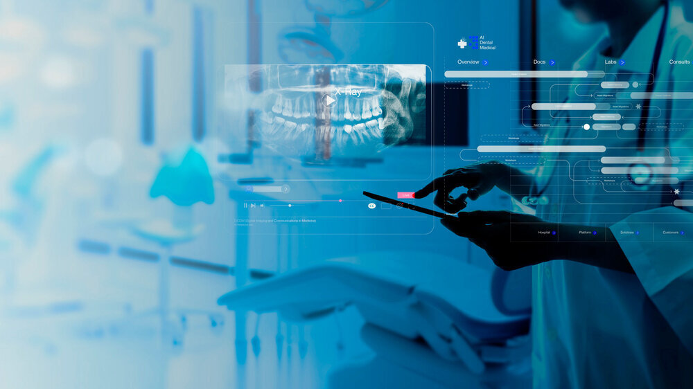 Zahnarzt interagiert mit KI-System