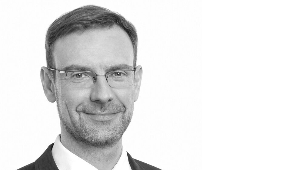 Die Tholuck-Medaille 2022 wird auf der IDS am 15. März in Köln an Dr. Sebastian Ziller, MPH, übergeben.