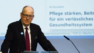 Der KZBV-Vorstandsvorsitzende Martin Hendges bei der 7. Vertreterversammlung in Berlin