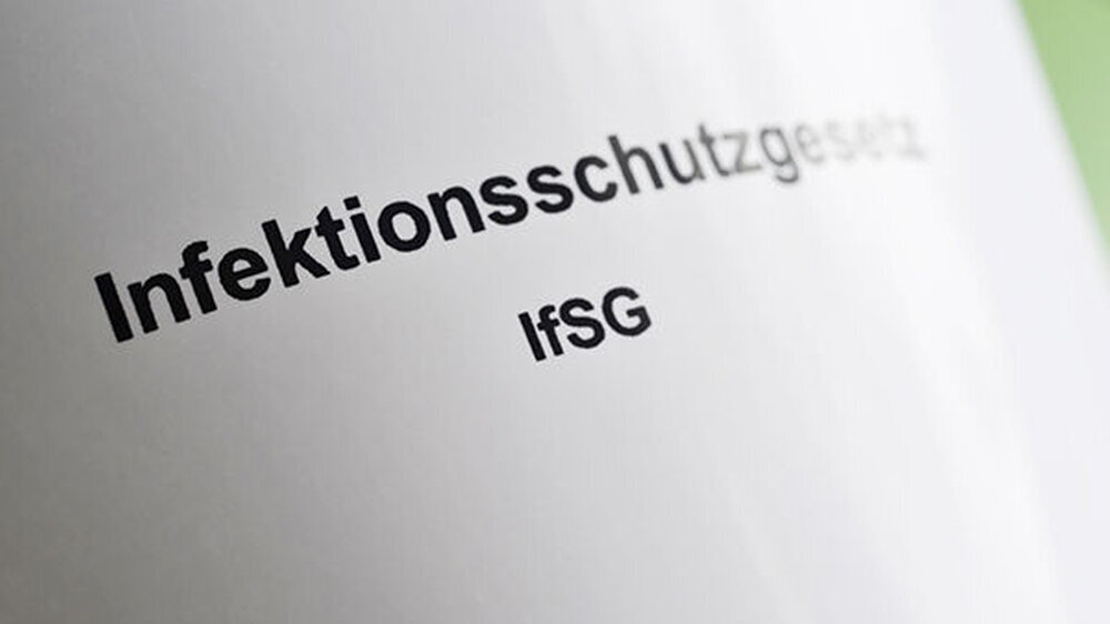 Nach wochenlangem Ringen gibt es eine Einigung auf Ministerebene für neue Maßnahmen im Herbst und Winter. Bundesgesundheitsmister Karl Lauterbach (SPD) und Bundesjustizminister Marco Buschmann (FDP) stellten nun ihren Vorschlag für eine Fortentwicklung