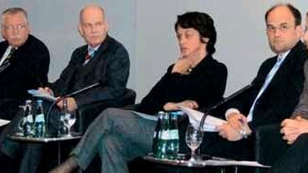 Kritische Auseinandersetzung: Dr. Jürgen Fedderwitz, Thomas Bublitz, Dr. Doris Pfeiffer, Moderator Prof. Dr. Eberhard Wille, Klaus-Detlev Dietz und Cornelia Yzer (v.r.n.l.)