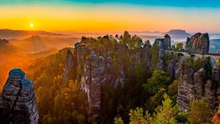 Sonnenaufgang auf der Bastei in der Sächsischen Schweiz