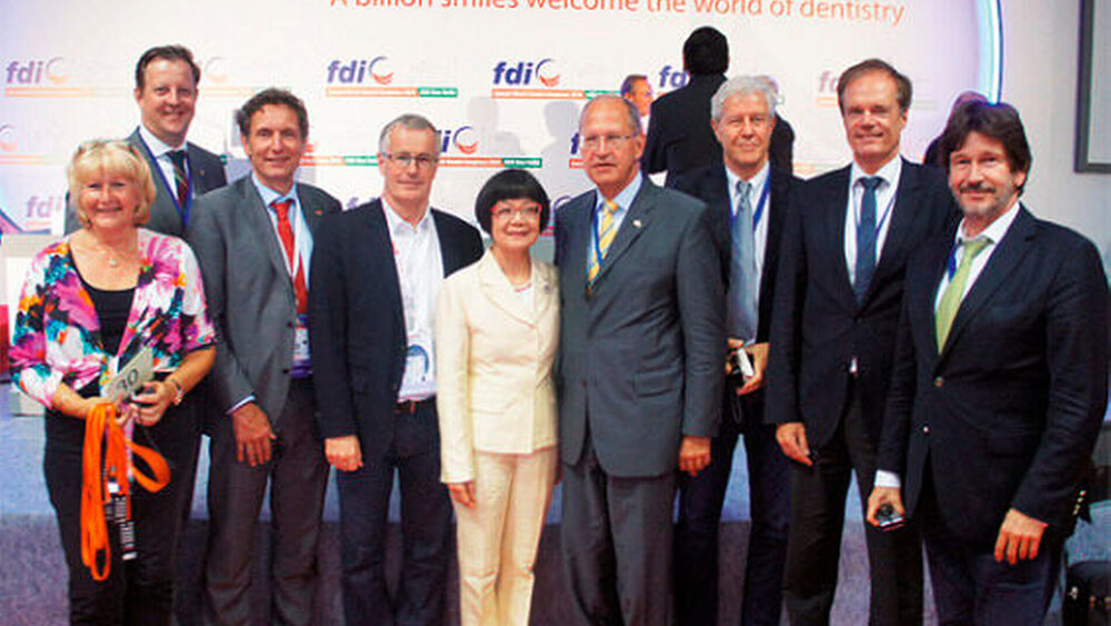 Die deutsche Delegation bei der FDI (v.l.n.r.): Mary van Driel, BZÄK, RA Florian Lemor, BZÄK, Dr. Michael Sereny, BZÄK, Dr. Jürgen Fedderwitz, KZBV, Dr. Tin Chun Wong, FDI-Präsidentin, Dr. Peter Engel, BZÄK, Dr. Ernst Otterbach, FVDZ, Dr. Michael Diercks, KZV Schleswig-Holstein, ZA Ralf Wagner, KZBV |