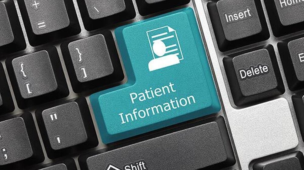 Jeder, dem die Versicherten Einsicht in ihre Daten gewähren, könne alle dort enthaltenen Informationen einsehen, rügt der Bundesdatenschutzbeauftragte. Beispielsweise könnte der behandelnde Zahnarzt alle Befunde des konsultierten Psychiaters sehen.