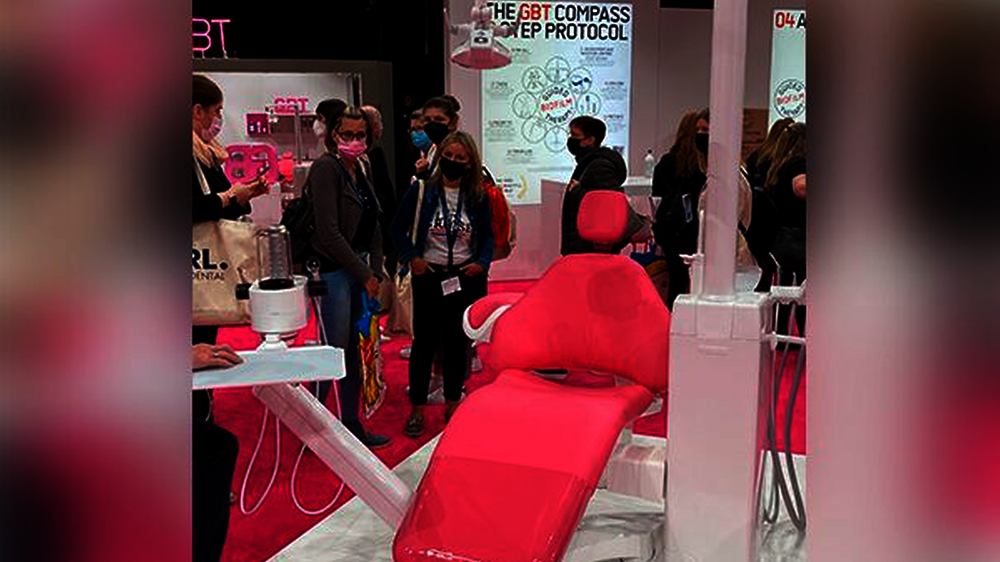 Die GBT-Lounge ist ein „Hingucker“ auf dem IDS-Stand.