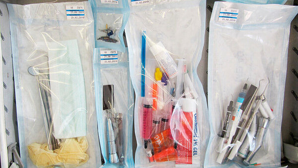 Kompakt und steril: Material und Instrumentarium kann im Rahmen der aufsuchenden zahnärztlichen Betreuung für jeden Patientenfall gesondert verpackt werden. |