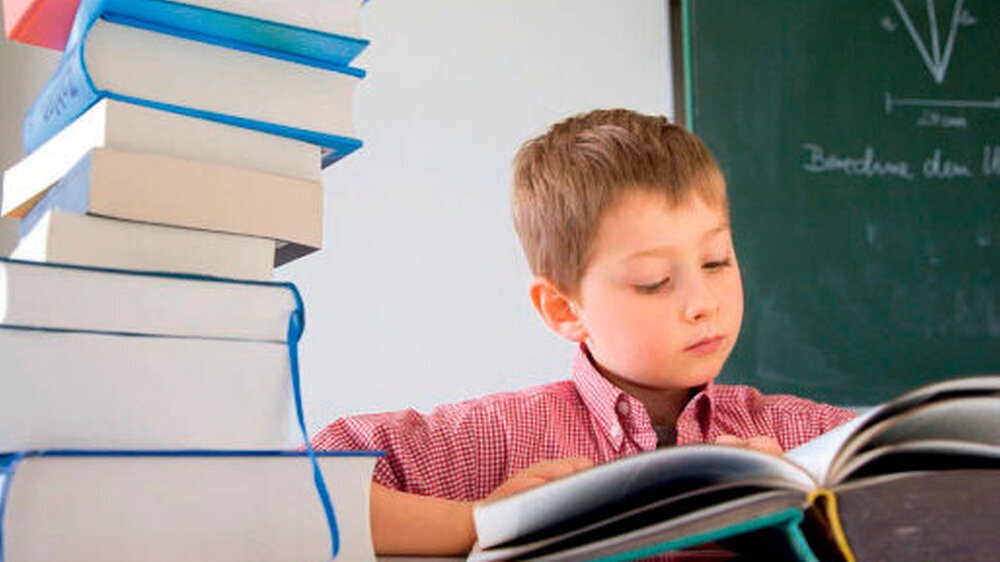 Hochbegabt: Diese Kinder haben es oftmals schwer, zumal psychopathologische Störungsbilder mitunter mit typischen Symptomen oder Folgestörungen intellektuell sehr gut ausgestatteter Kinder verwechselt werden.