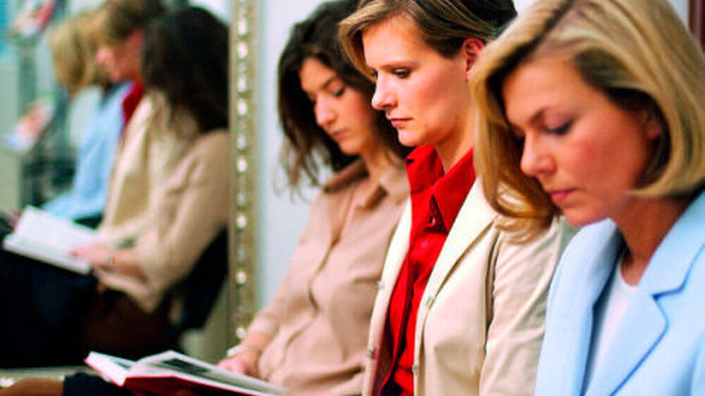 Frauen mit Gewalterfahrung im Wartezimmer: Welche Interventionen sind notwendig und möglich? Fuldaer Wissenschaftler entwickeln Handlungsempfehlungen für Zahnarztpraxen.