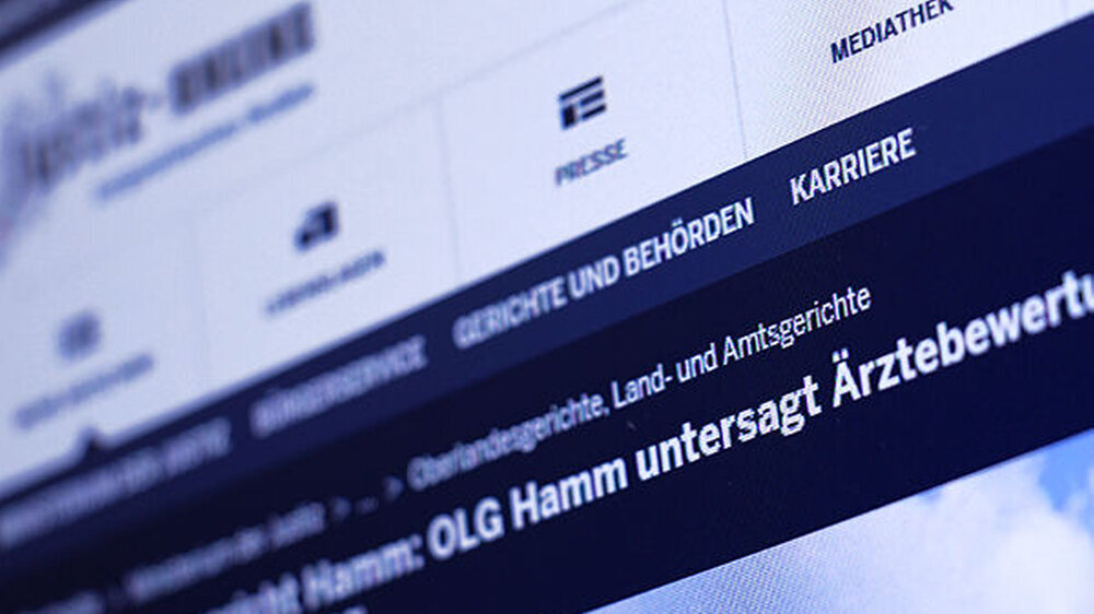 Dank ihrer Dokumentation konnte die Zahnärztin belegen, dass sie ihre Patientin über die anstehende Behandlkung aufgeklärt hatte - jameda ist es nun untersagt, Gegenteiliges weiterhin auf dem Portal zu veröffentlichen.