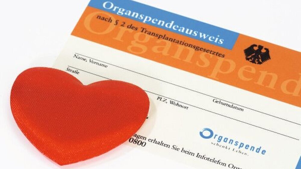 So einen ausgefüllten Organspendeausweis sollte möglichst jeder Erwachsene bei sich tragen.