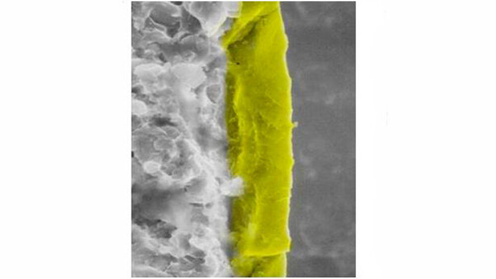 Dieses Foto zeigt das Cerid®-Keramik-Coating von Titan in einer Schichtstärke von 2 bis 5µm.