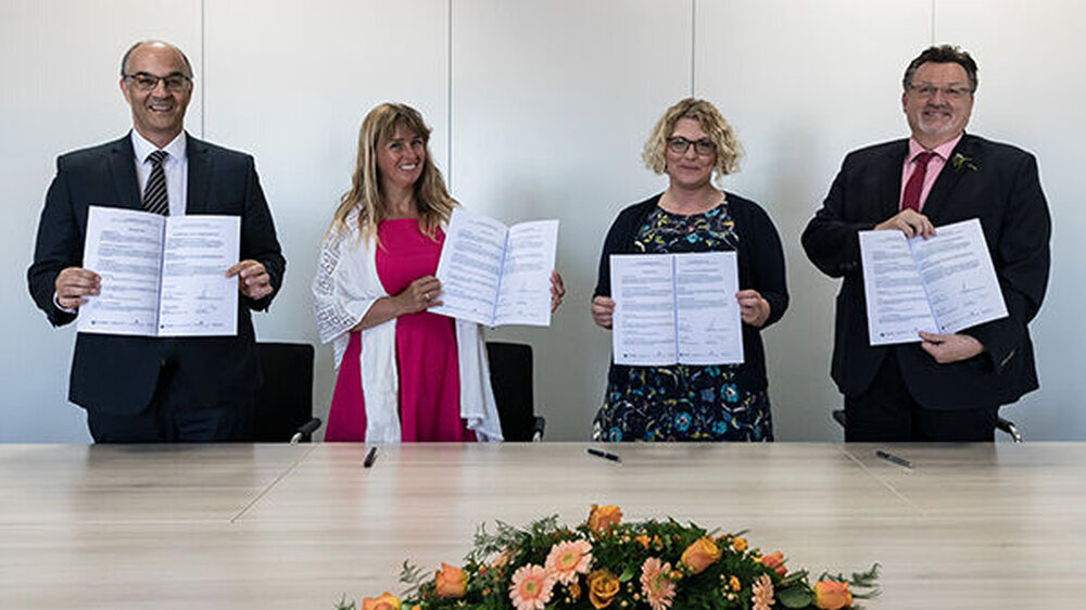 Die Präsidentinnen und Präsidenten der Landespflegekammern und des Deutschen Pflegerats unterzeichneten am 14. Juni in Berlin die Gründungserklärung der Pflegekammerkonferenz (v.l.n.r): Dr. Markus Mai, Patricia Drube, Sandra Mehmecke, Franz Wagner.
