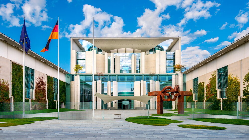 Frontansicht des Bundeskanzleramts in Berlin