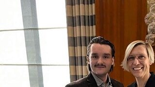 Prof. Dr. Diana Wolff (Past-Präsidentin VHZMK) und Konstantin L. Schrader (Ressortleiter Politik und Verbände bdzm) bei der Vorstellung des "Codex Lehre"