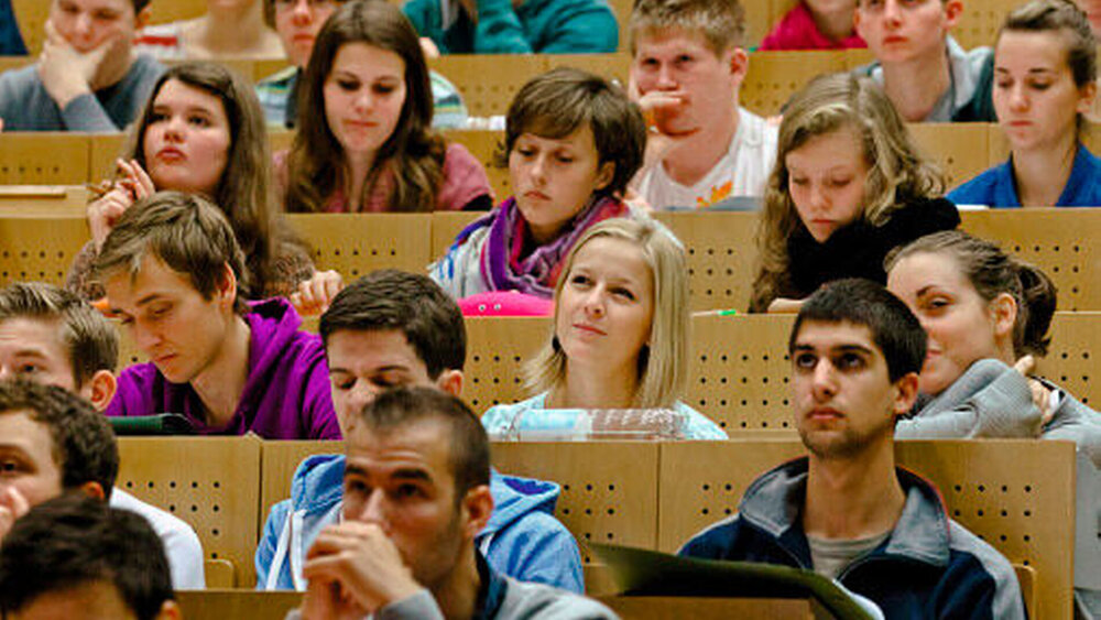 ... sie später an Universitäten nur eine kleine Minderheit ausmachen. |