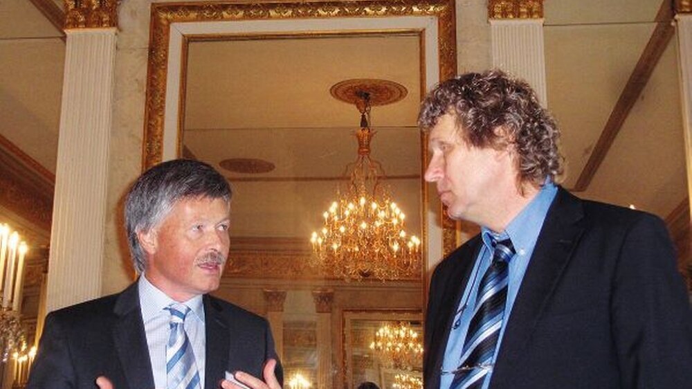 PZVD-Präsident Dr. Wilfried Beckmann und Ökonom Prof. Bernd Raffelhüschen auf dem Privatzahnärztetag in München