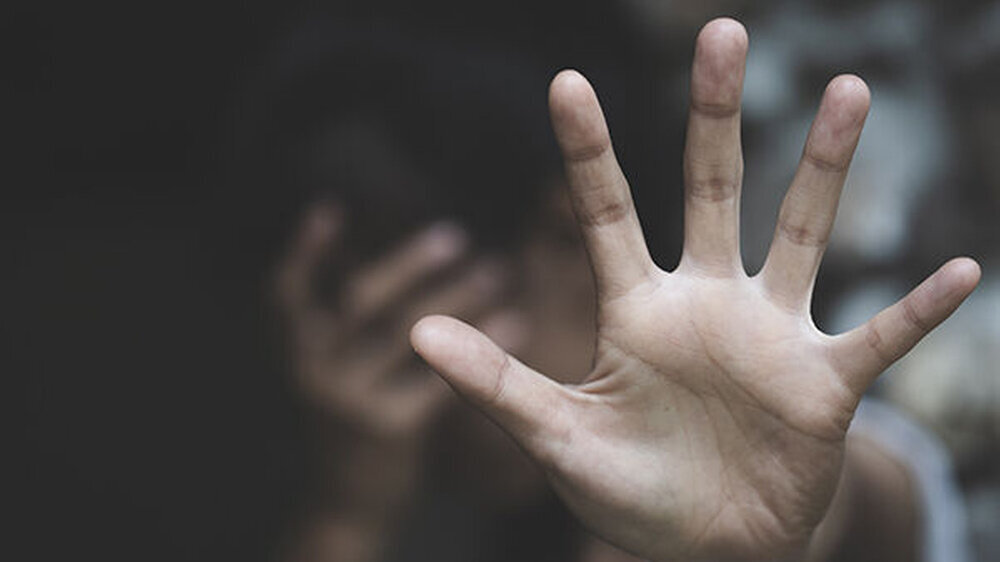 Häusliche Gewalt bleibt der Studie zufolge ein großes Problem: Fast jede fünfte Frau (9,4 Prozent) und sieben Prozent aller Männer waren 2021 schon Opfer häuslicher Gewalt. Als Täter gegenüber ihren Kindern beschreiben sich 6,8 bis 18 Prozent der b