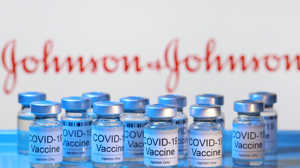Eine Kombination von Thrombosen und Thrombozytopenie, in einigen Fällen einhergehend mit Blutungen, wurde sehr selten nach einer Impfung mit Johnson & Johnson beobachtet.