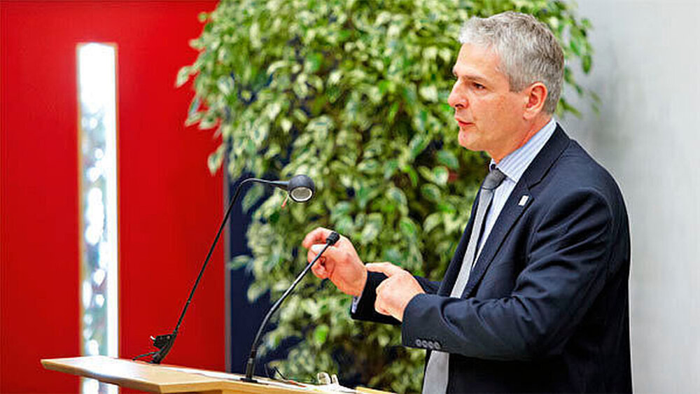Jan Ihwe ist Direktor der Freiburger Akademie für Universitäre Weiterbildung (FRAUW). |