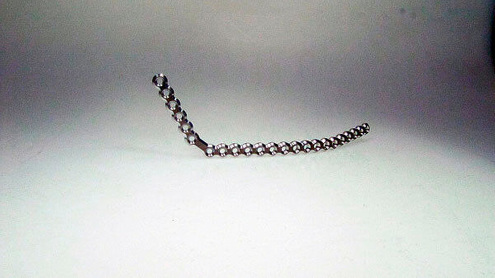 Abbildung 2: Prototyp einer resorbierbaren Osteosyntheseplatte aus Magnesium |