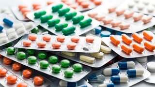 Verschiedene Tabletten gestapelt.