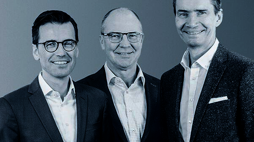 „Dieser an das Unternehmen verliehene Preis gebührt in vollem Umfang unseren Mitarbeitenden. Darauf sind wir stolz!“ sagen die beiden Geschäftsführer Stephan Köhler und Klaus Rübesamen (links und rechts im Bild) sowie Michael Küllmer, Head of In