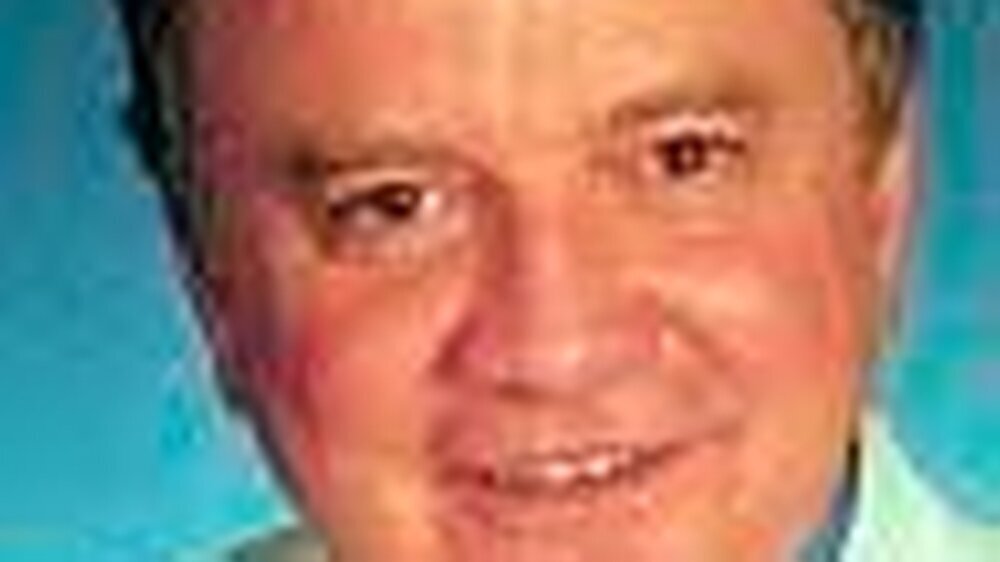 Professor Dr. Heiner Weber, Jahrgang 50, studierte in Düsseldorf Zahnmedizin und ist seit 1982 Ärztlicher Direktor der Poliklinik für Zahnärztliche Prothetik in Tübingen. Seit Herbst 2001 leitet er die Geschicke der DGZMK als ihr Präsident.