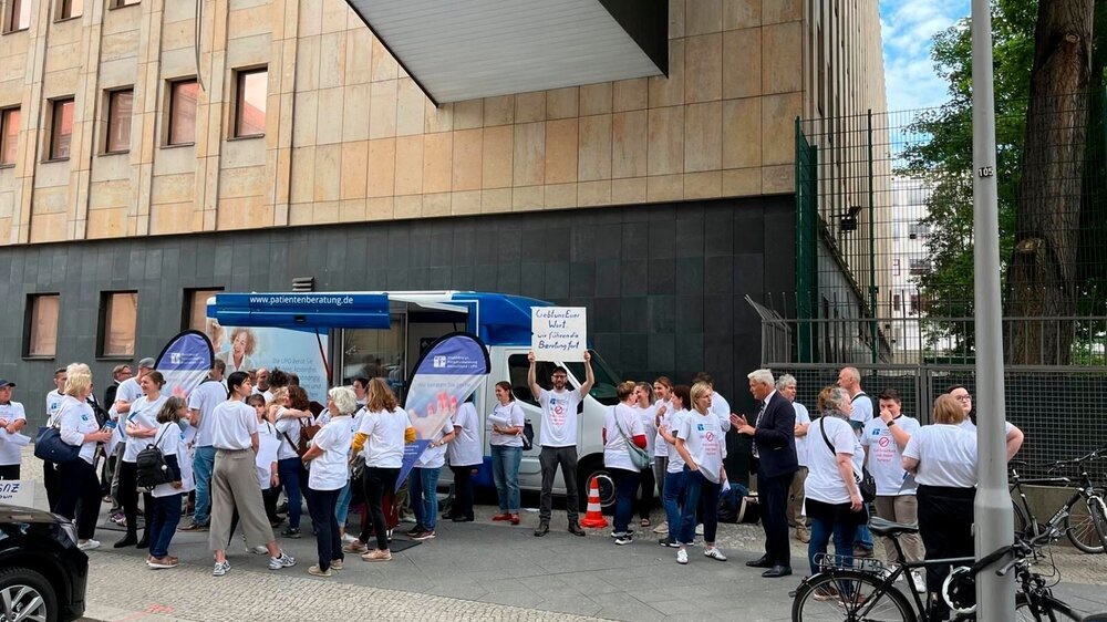 Protestaktion der UPD vor dem BMG Protestaktion der UPD vor dem BMG