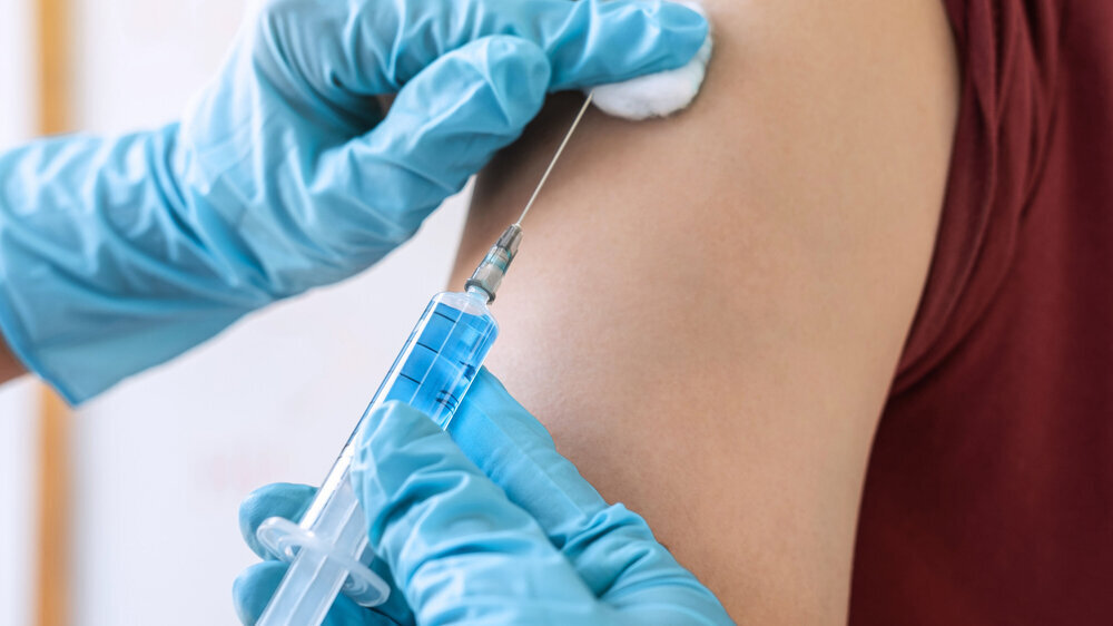 Die von der EMA erhobene Zahl stellt der Deutschen Gesellschaft für Neurologie zufolge keine besorgniserregende Erhöhung der GBS-Rate dar - es gebe derzeit auch keinen Beleg für einen kausalen Zusammenhang.