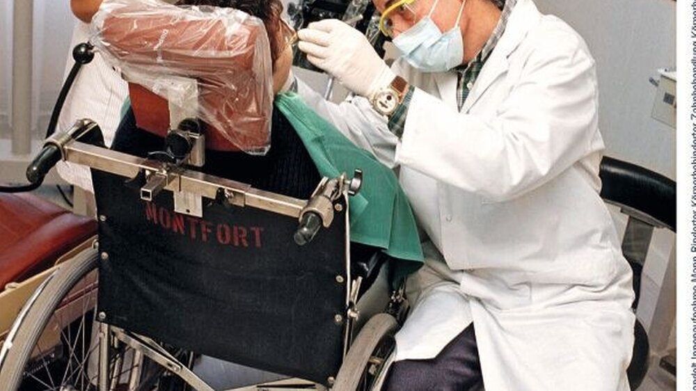 Die zahnärztliche Behandlung von Menschen mit Behinderungen ist sowohl für den Patienten als auch für den Zahnarzt eine besondere Herausforderung