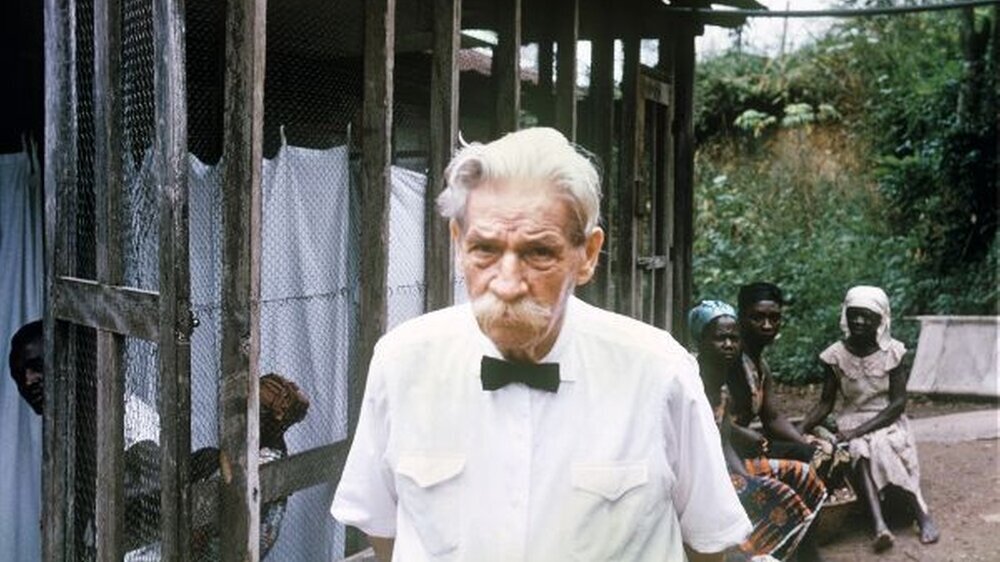 Er ist nach wie vor einer der wohl prominentesten Protagonisten ärztlicher Ethik: Nobelpreisträger Albert Schweitzer in Lambarene.