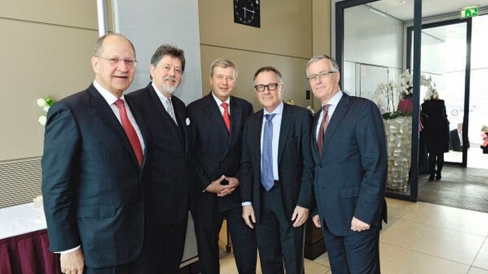 BZÄK-Präsident Dr. Peter Engel, die stellvertretenden KZBV-Vorsitzenden Dr. Günther E. Buchholz und Dr. Wolfgang Eßer und der KZBV-Vorsitzende Dr. Jürgen Fedderwitz begrüßen den Zahnarzt, Bundestagsabgeordneten und BFB-Präsidenten Dr. Rolf Koschor
