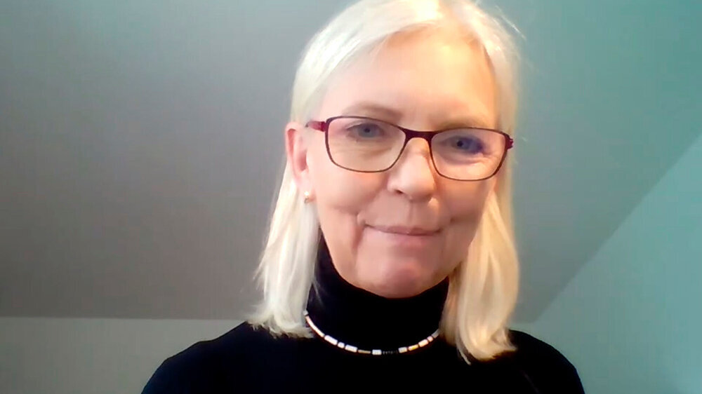 Die in München niedergelassene Zahnärztin Dr. Gertrud Fabel, MSc, ist seit 2008 CEREC-Anwenderin und sprach zum Thema „Chairside Inlays mit CEREC – von Composite bis Glaskeramik“. Dabei kamen sowohl die theoretischen Grundlagen wie Materialkunde u