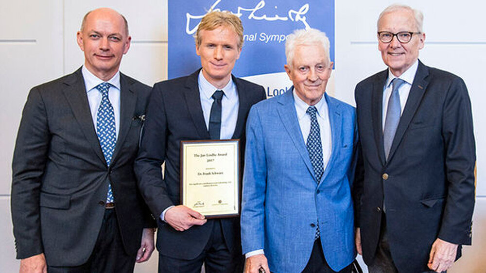 Prof. Dr. Frank Schwarz (2. v.li.) mit Prof. Dr. Tord Berglundh (ganz links), Prof. Dr. Jan Lindhe (2. v.re.) und Prof. Dr. Jan L. Wennström von der Universität Göteborg.